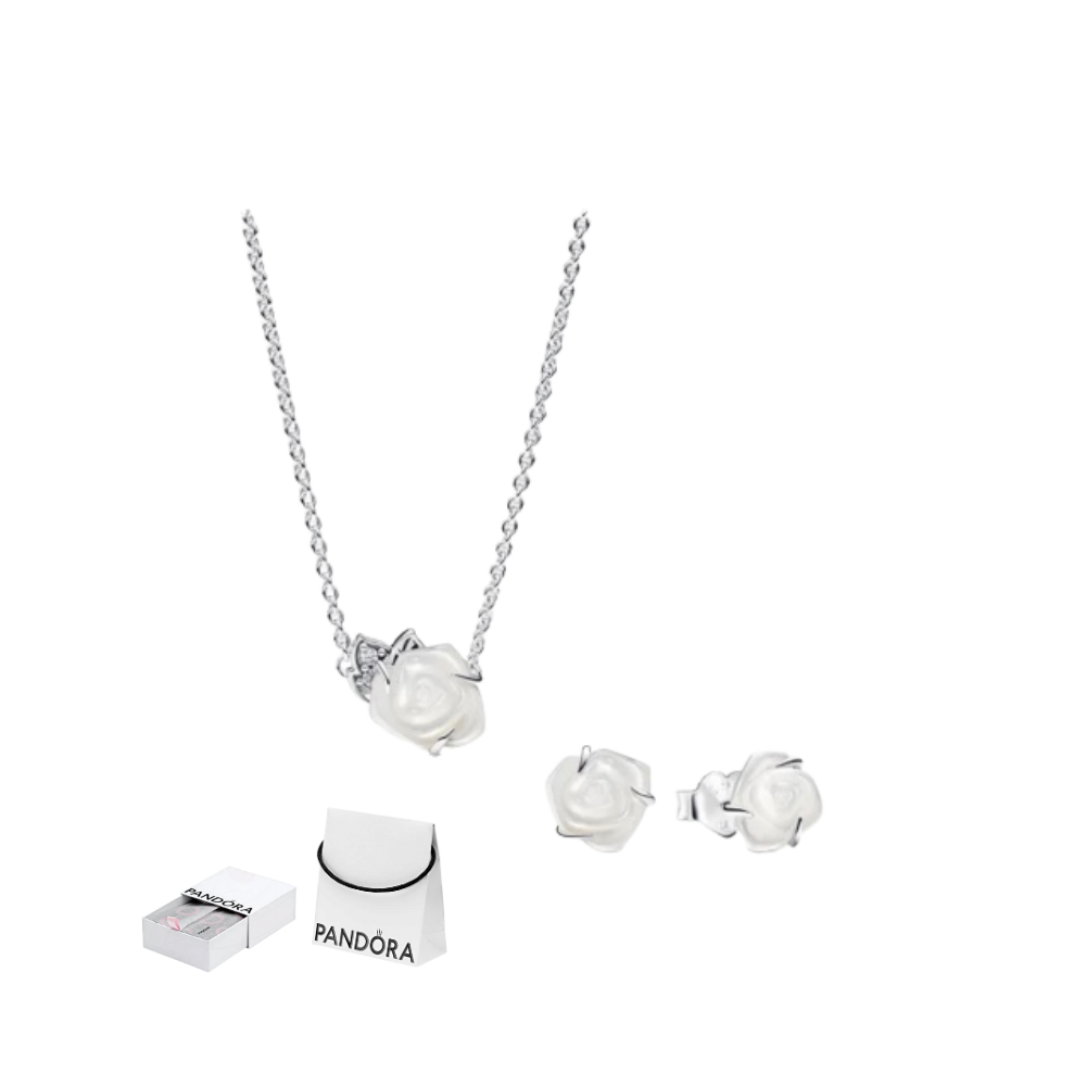 Set rosas blancas floreciendo