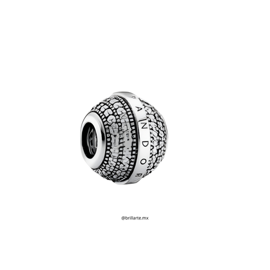 Charm separador con brillos y logo