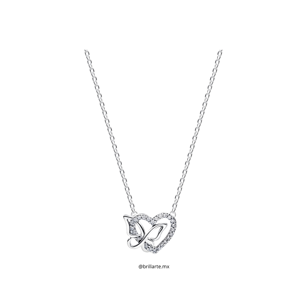 Collar corazón con mariposa