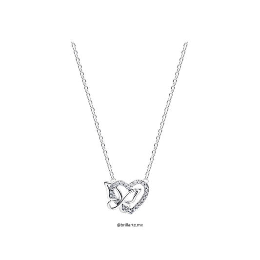 Collar corazón con mariposa