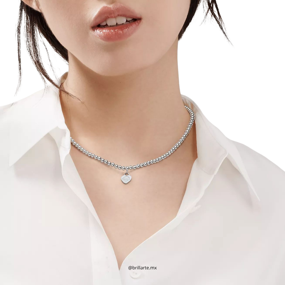 Collar con cuentas y placa estilo corazon Tiffany