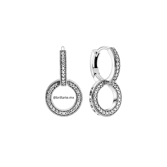 Aretes colgantes con logo