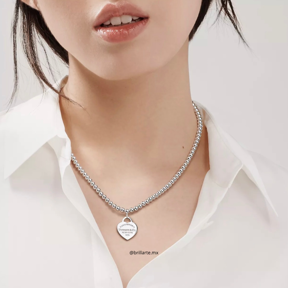 Collar con cuentas corazón grande