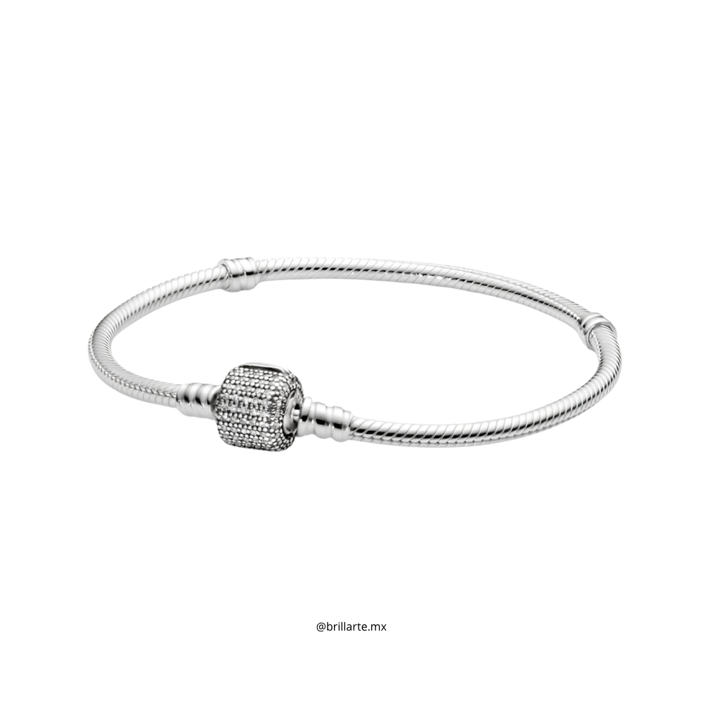 Brazalete Pandora Moments cadena de serpiente con broche de pavé centelleante