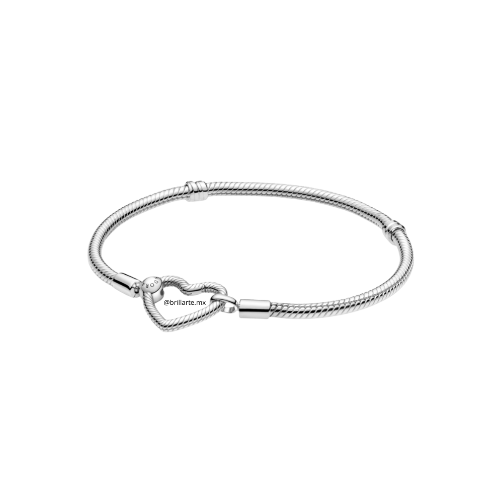 Brazalete con broche corazón
