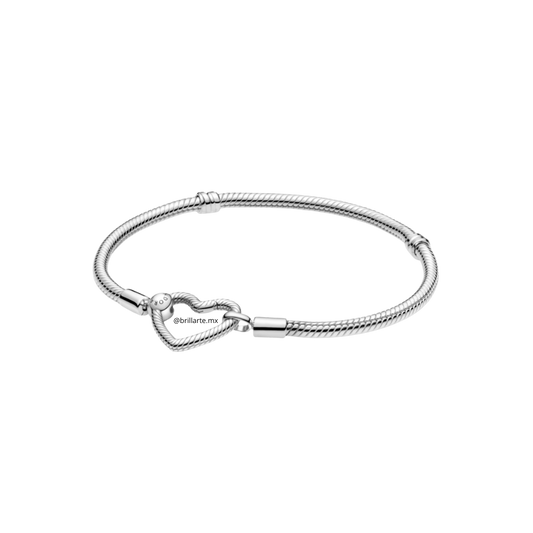Brazalete con broche corazón